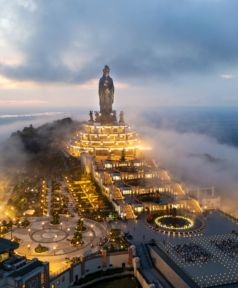 du-lich-le-hoi-viet-nam-thang-nam-trai-nghiem-tam-linh-van-hoa-dac-sac